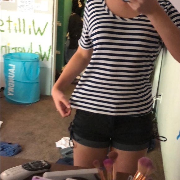 Low caller stripe T - Picture 2 of 2